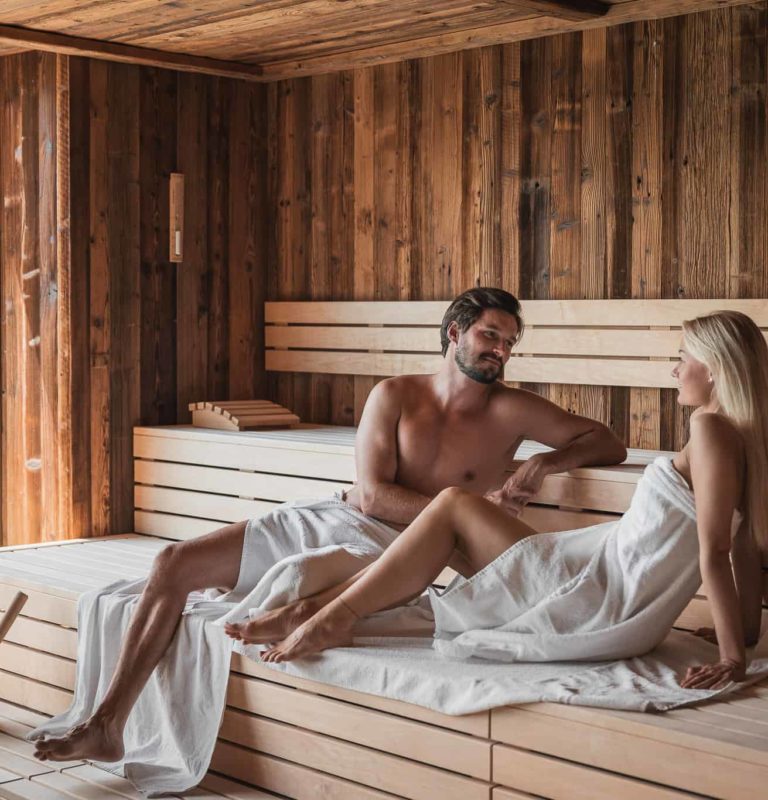 sauna-alpenpark-seefeld-models-8657-dj