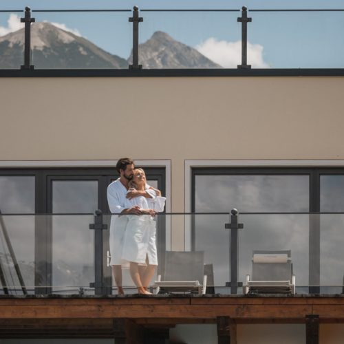 terrasse-sauna-erwachsenen-spa-alpenpark-seefeld-8552-dj